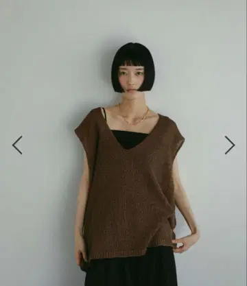 Apart by 브라운 페이퍼 니트 슬리브리스