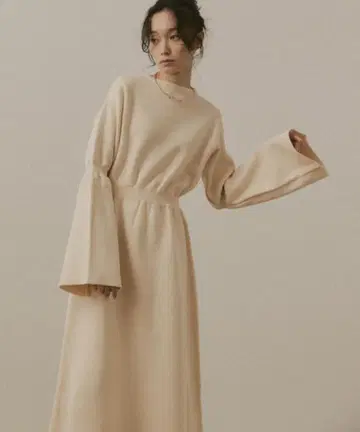 [미사용 새상품] moi titto 플레어 슬리브 니트 원피스