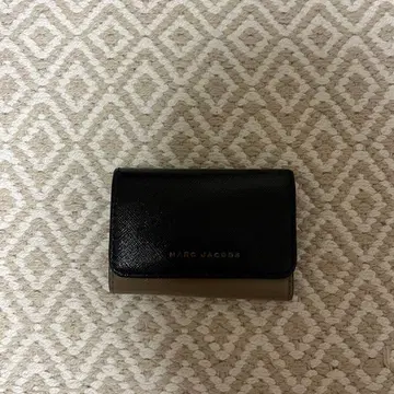 [ MARC JACOBS ] 가죽 키케이스 블랙/베이지