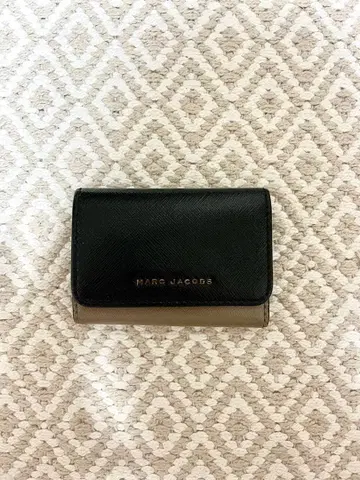 [ MARC JACOBS ] 가죽 키케이스 블랙/베이지