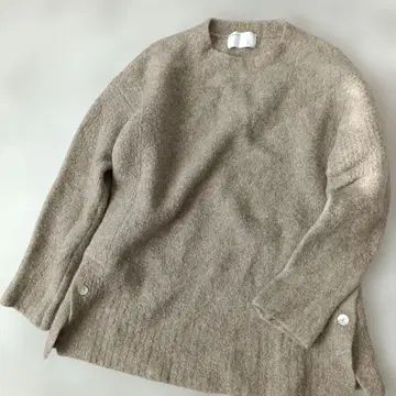 새상품급 노블 크루넥 니트 스웨터 풀오버 두꺼운 원단 베이지 가을/겨울