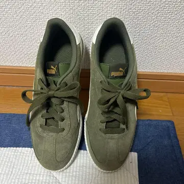 PUMA 올리브 그린 스웨이드 스니커즈