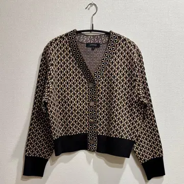 1회 착용 새상품급 언타이틀 자카드 니트 가디건