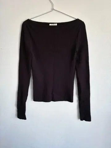 CASA FLINE 울 보드넥 리브 니트 긴팔 버건디 즉시 배송