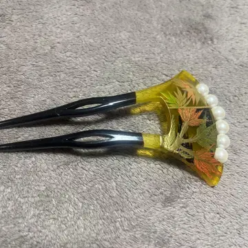 나뭇잎 디자인의 헤어콤 머리 장식 펄