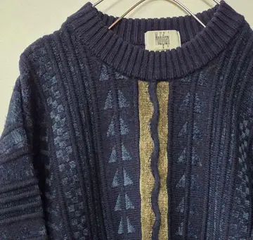 기하학 패턴 네이비 니트 스웨터