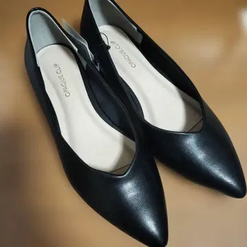 OPAQUE.CLIP 블랙 스틸레토 플랫슈즈