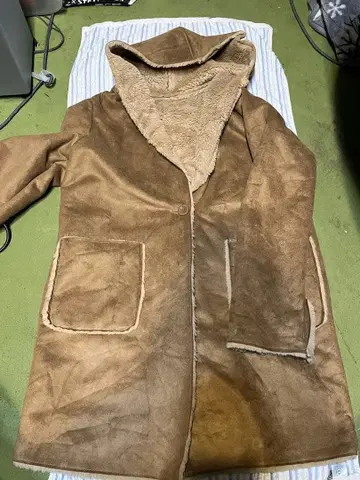 브라운 무스탕 코트 후드 부착