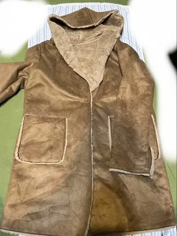 브라운 무스탕 코트 후드 부착