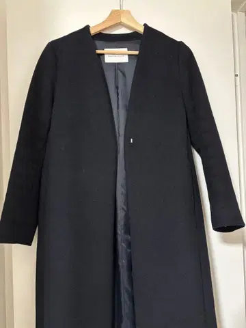 [그린라벨] 네이비의 노카라 롱 코트