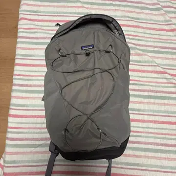 Patagonia 그레이 백팩 L/XL 사이즈 레인 커버 포함