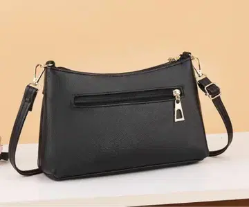 블랙 숄더백 지퍼 포켓 부착