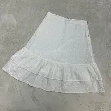 컨디션 최상 모스키노 화이트 플레어 스커트 M 사이즈