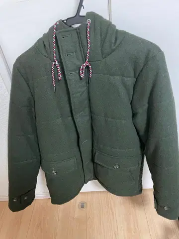 후드 부착 다운 자켓 S 사이즈 올리브 그린