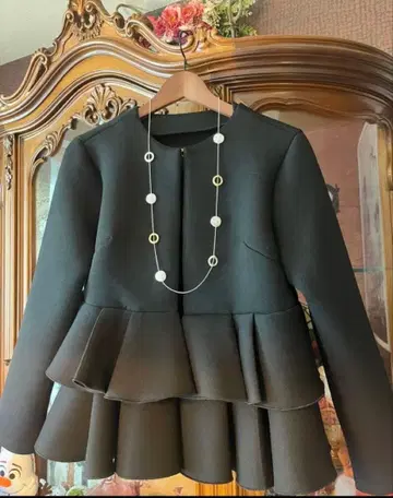 [택 포함 새상품] Deux Amour 페플럼 노카라 자켓 블랙