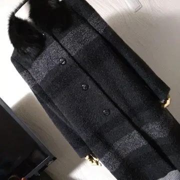 [미사용에 가까움] 퍼 카라 부착 스트라이프 롱 코트