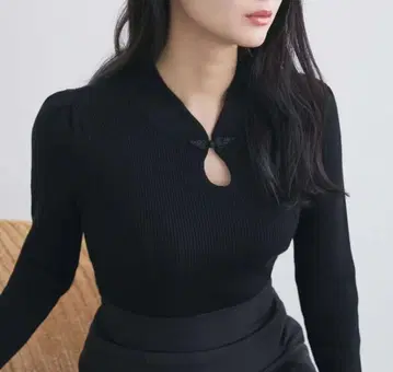 overE 차이나 패널 니트 새상품 블랙 U65 (제조사 완판템)