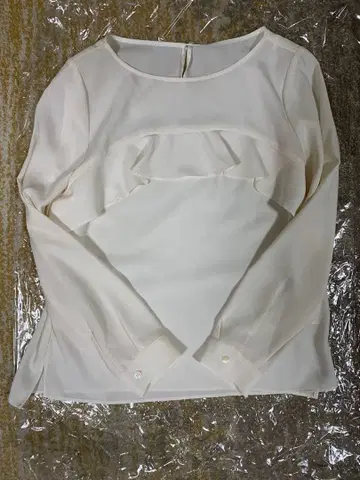 새상품급 핑키앤다이앤 드레이프감 블라우스 긴팔 오프화이트 38