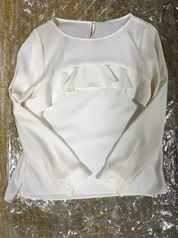 새상품급 핑키앤다이앤 드레이프감 블라우스 긴팔 오프화이트 38