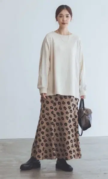 Gready Brilliant 레오새틴 머메이드 스커트