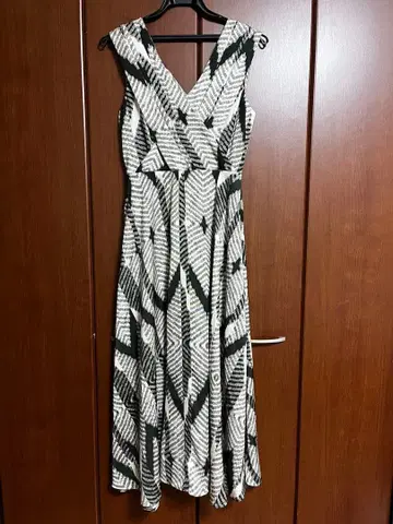 기하학 패턴 V넥 롱 원피스