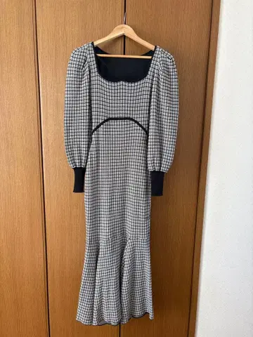 RESEXXY 바이컬러 트위드 머메이드 니트 롱 원피스