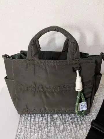 마카로니 스타일 카키 나일론 토트백 퀼팅