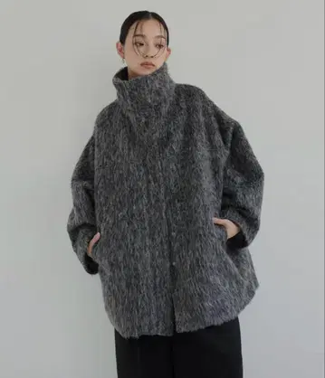 샤기 스탠드 칼라 코트 hellam