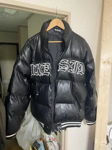 RealKinnse 블랙 다운 자켓