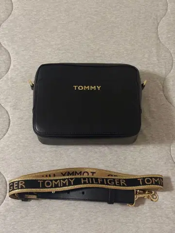 [12월 15일까지 판매] 새상품급 TOMMY HILFIGER 숄더백