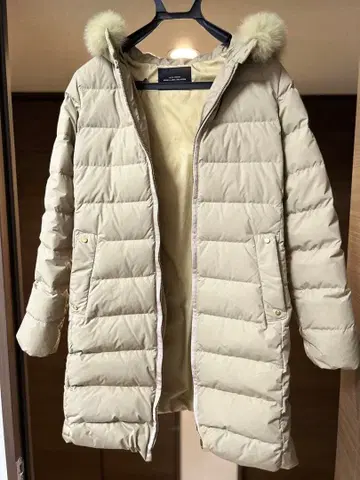 그린라벨 베이지 후드 부착 롱 다운 자켓