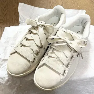 Puma 소프트폼 베이지 스니커즈 24cm