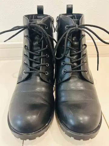 블랙 레이스업 부츠 M 사이즈
