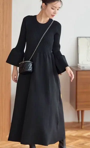 [ 미사용 새상품 ] 고베 레터스 플레어 슬리브 니트 원피스