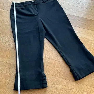 [ TOBECHIC ] 밑단 프릴 리본 슬림 팬츠 블랙 46