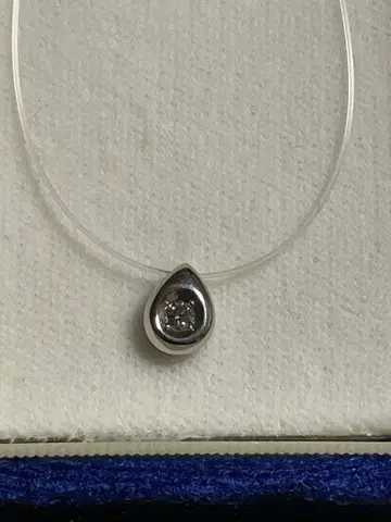 새상품급/눈물형 다이아몬드 펜던트 목걸이/보증서 포함/