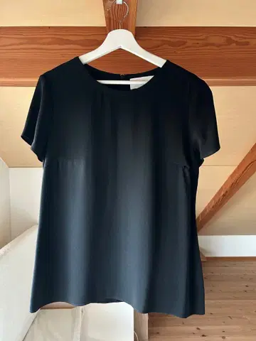 BOSS 블랙 반팔 상의