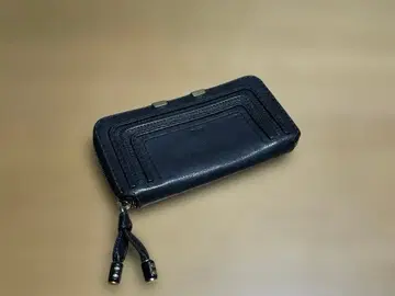 끌로에 블랙 가죽 장지갑