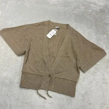 미사용 새상품 La Capra 카미샤 밀크티 컬러 가디건