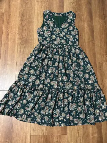 로이스크레용 그린 꽃무늬 원피스