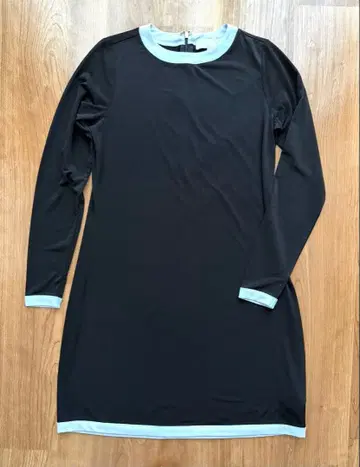 마이클코어스 블랙 긴팔 원피스 화이트 트리밍