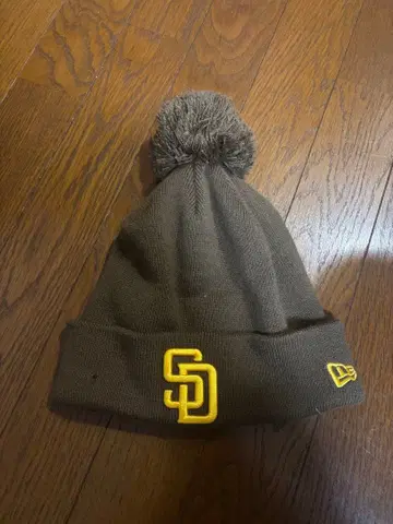 폼폼 포함 니트 모자