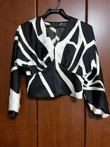 BANANA REPUBLIC 긴팔 블라우스 사이즈 0 블랙/화이트