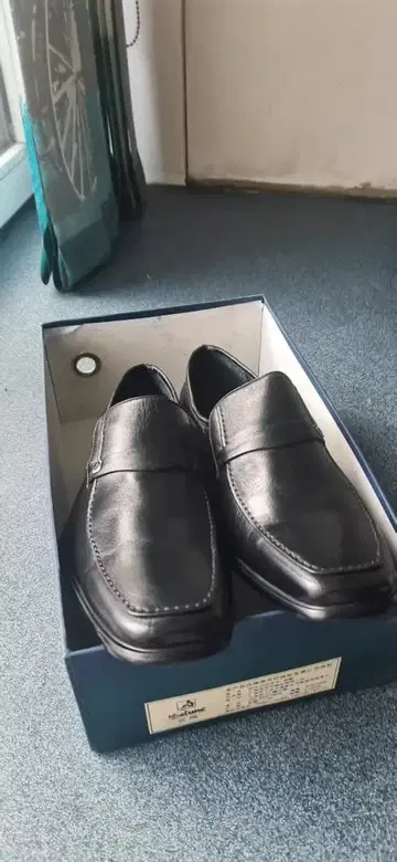 블랙 가죽 로퍼