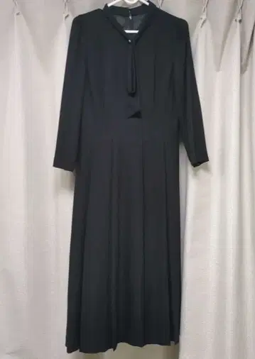 리본 포함 블랙 플레어 원피스