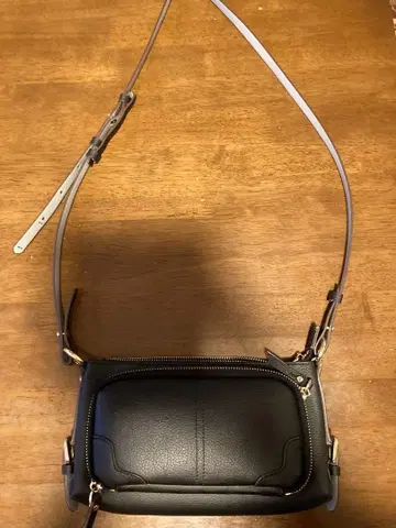 블랙 가죽 숄더백