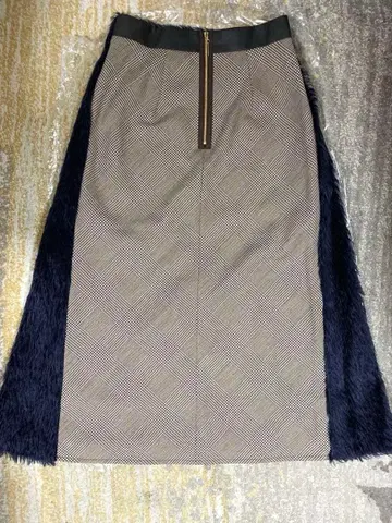 서포트 서피스 퍼&체크 네이비/브라운 계열 사다리꼴 스커트1