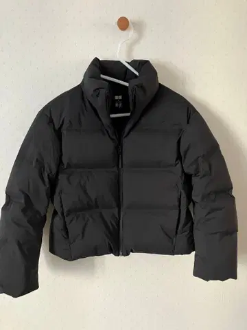 유니클로 심리스 다운 숏 자켓