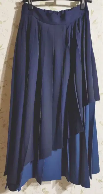 네이비 비대칭 롱 플리츠 스커트 신상