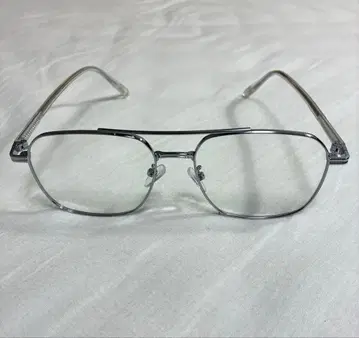 실버 메탈 타원형 안경